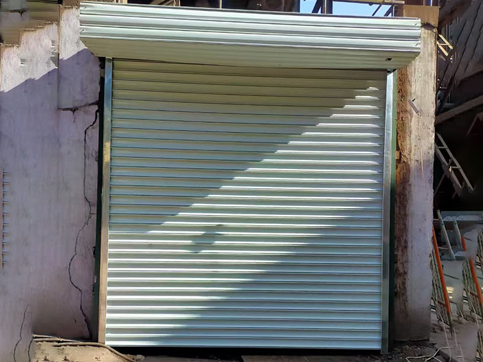 車庫門的鎖芯出現故障如何維修